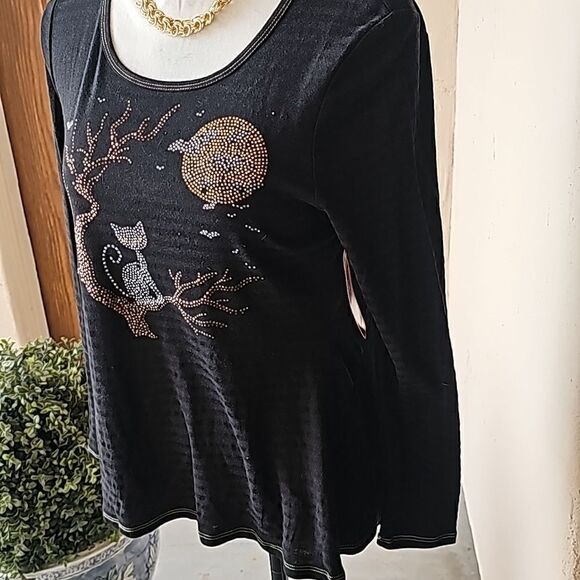 Black lightweight long sleeve studded Halloween top with flared bottom size smal - Picture 3 of 9
